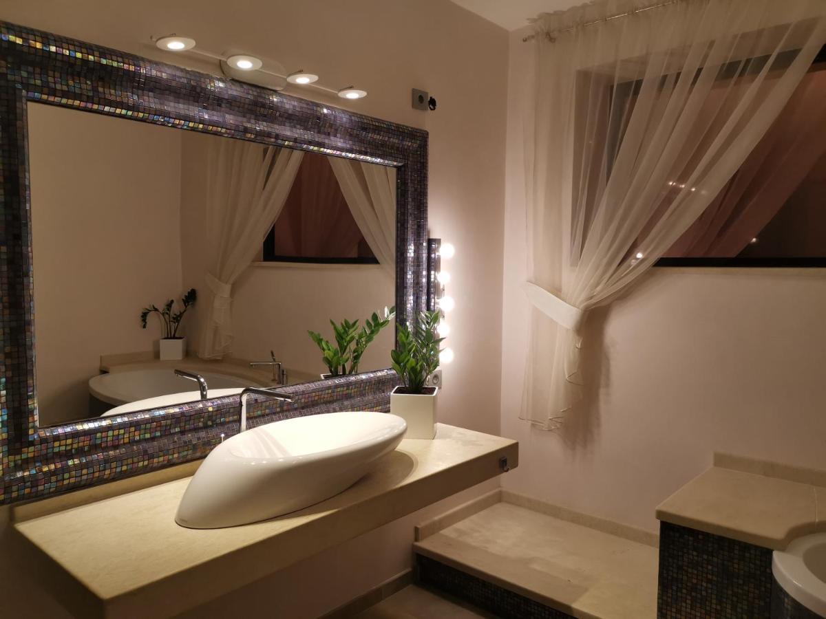 Kubiq Residence Giarmata Экстерьер фото