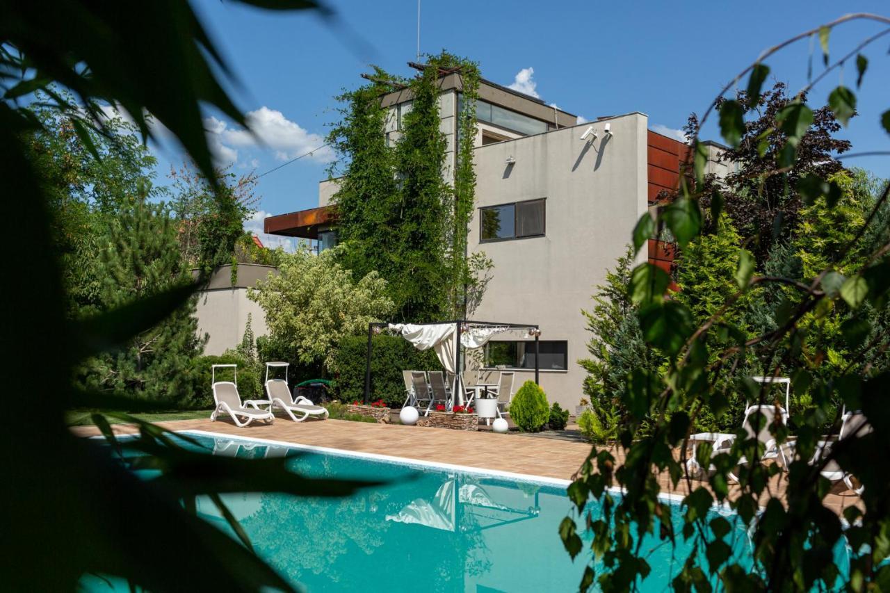 Kubiq Residence Giarmata Экстерьер фото