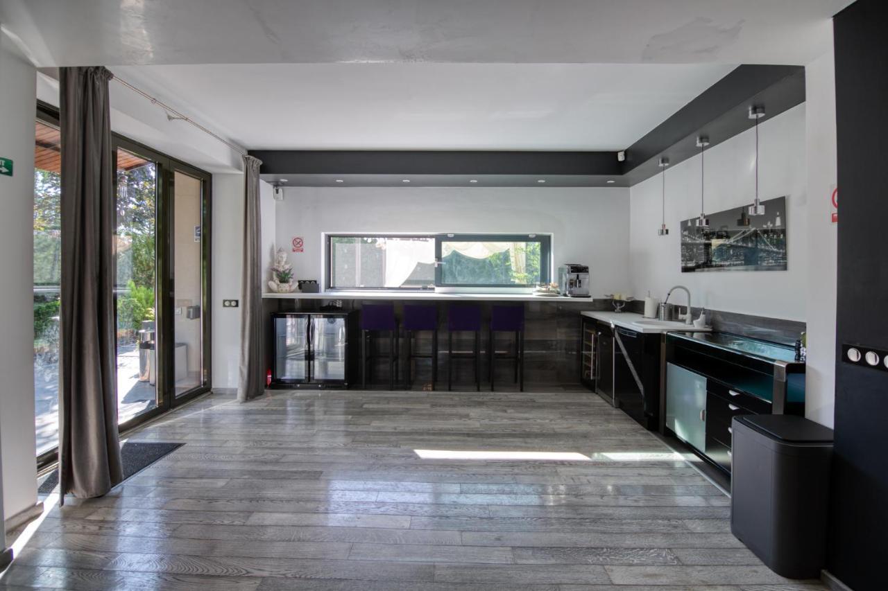 Kubiq Residence Giarmata Экстерьер фото