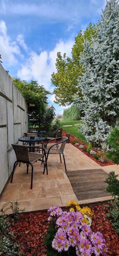 Kubiq Residence Giarmata Экстерьер фото