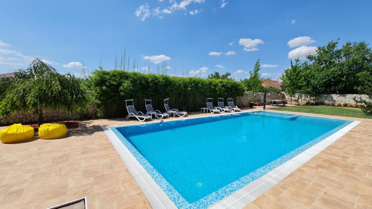 Kubiq Residence Giarmata Экстерьер фото