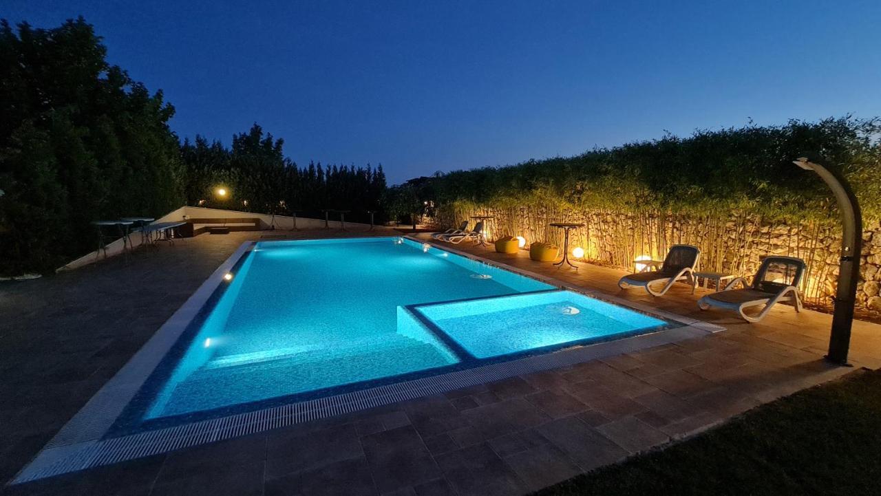 Kubiq Residence Giarmata Экстерьер фото