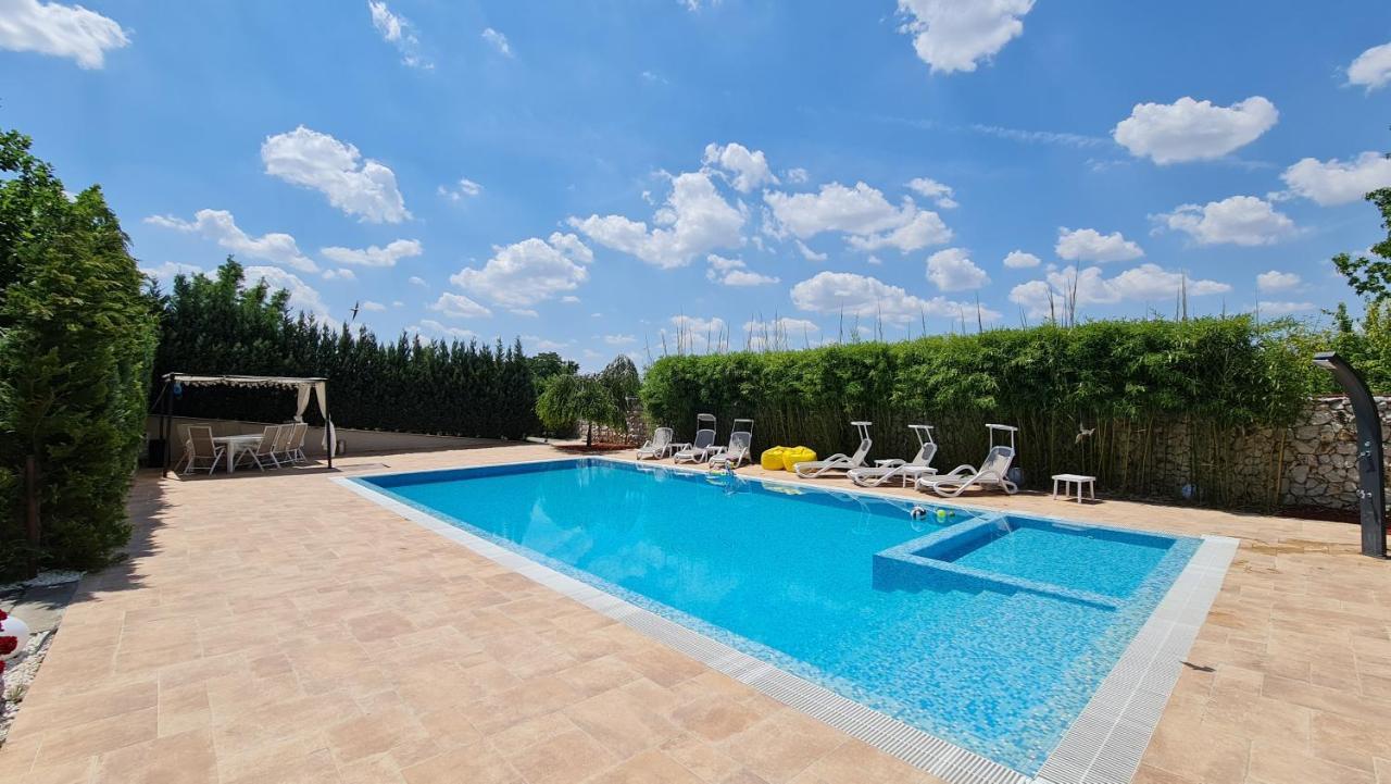 Kubiq Residence Giarmata Экстерьер фото